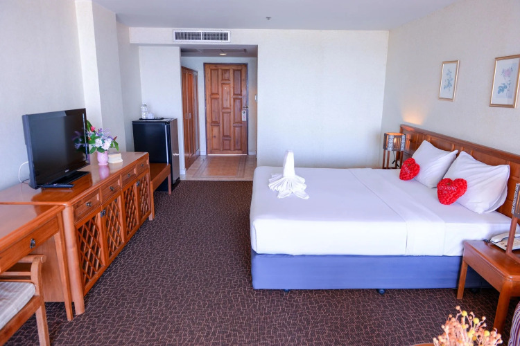 Sandy Spring HotelOver view