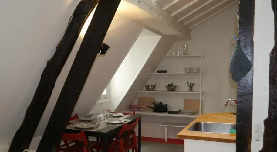 Sunny Apartment in Opera Louvre