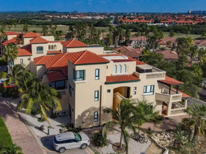 2 Bedrooms Villa