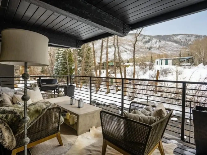 2 Bedrooms Luxury room with balcony and with river view