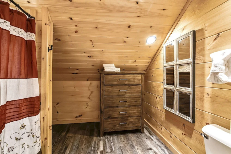 All Decked Out 4 Bedroom Cabin by RedAwning