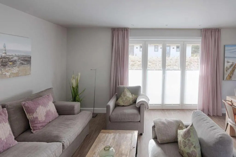Rantum Dorf - Ferienappartments im Reetdachhaus 1& 2