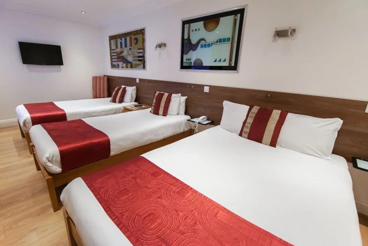 Standard Triple room