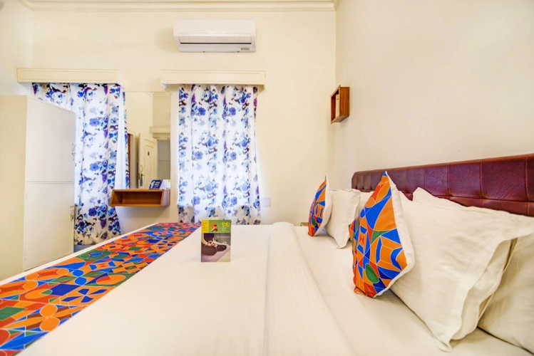 Pink Palace by FabHotel