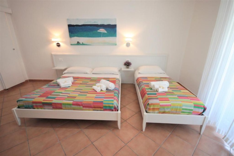 Standard Triple room