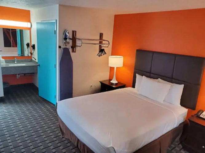 Howard Johnson by Wyndham Spokane North