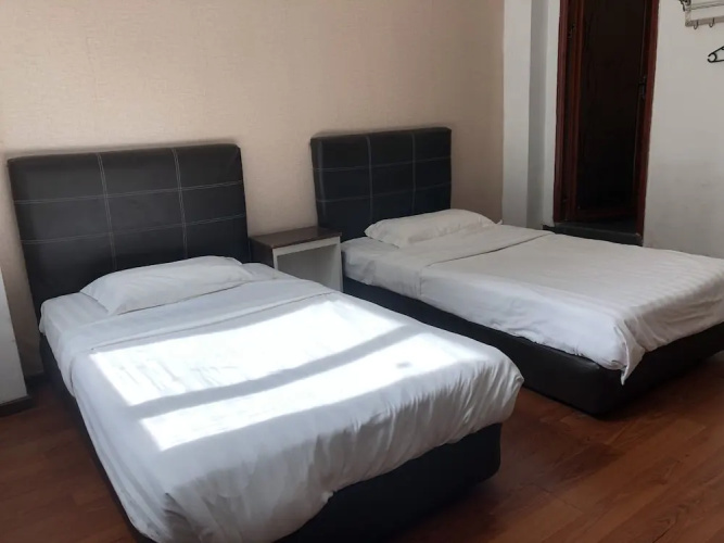 OYO 90668 Joy Inn