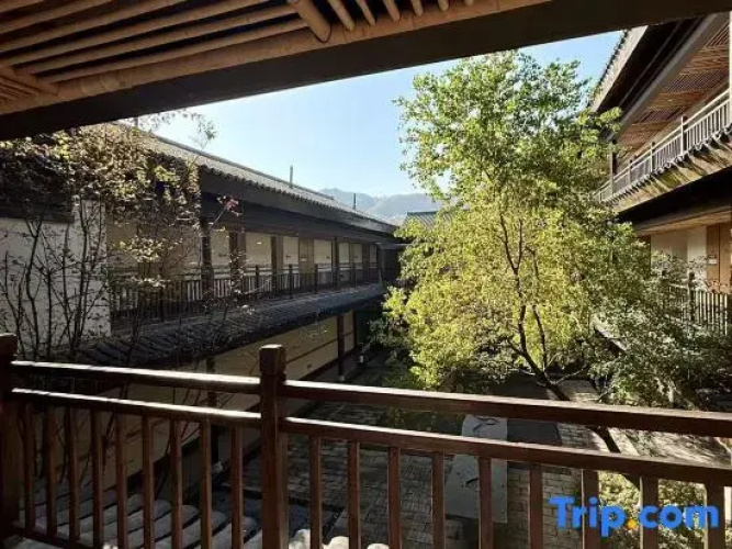 Hotel MoMc Jiuhuashan