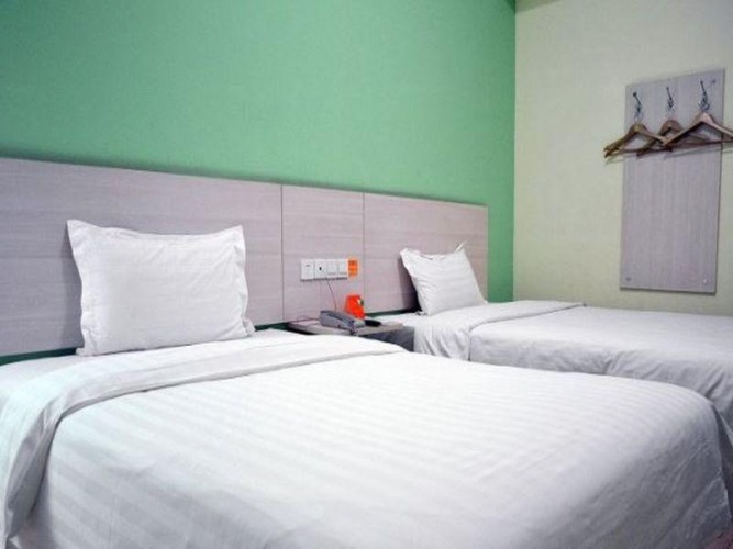 Standard Twin room with city view