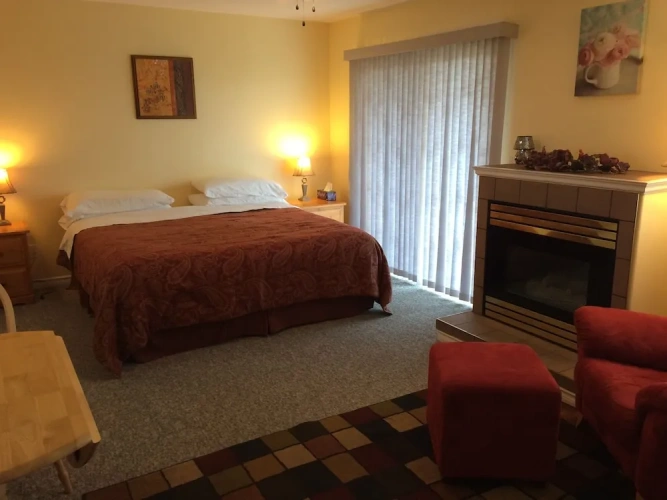1 Bedroom Family Suite with lake view