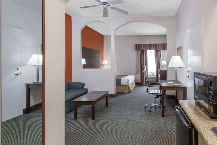 Studio 6 Suites – Pasadena, TX