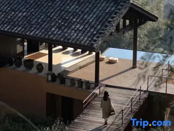 Jiushe Hostel