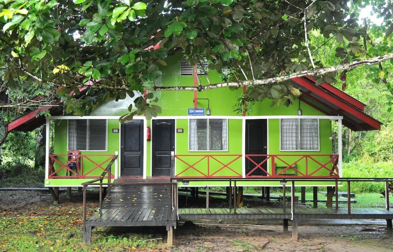 Sukau Greenview Bed and Breakfast