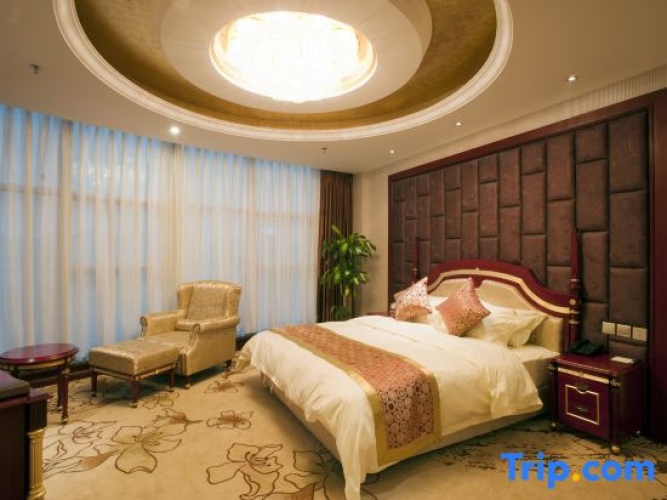 Deluxe Suite