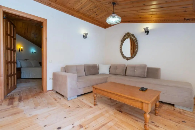 Dort Mevsim Butik Otel