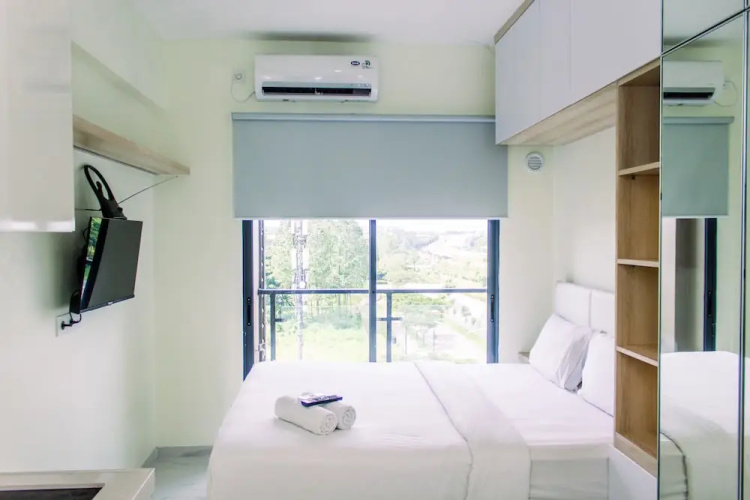 Studio With Cozy Design At Sky House Bsd Apartment