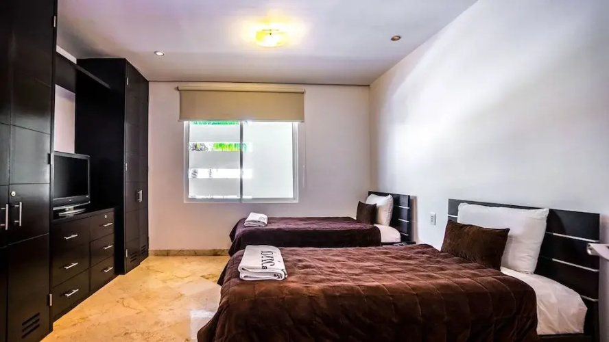 Elements 118 2 Bedroom Condo by Redawning