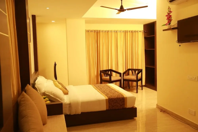 Quadruple Family Suite with city view