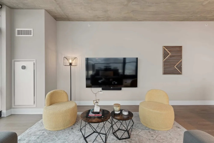 West Loop Duo 2 Stylish 2brs Walk to Dining