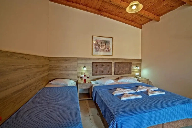 Standard Triple room with balcony