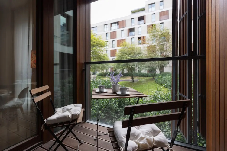 Apartment With Bathub by Renters