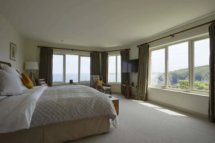 Lewinnick Lodge