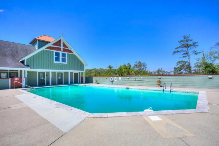 5504 Turtle Cove Community Pool