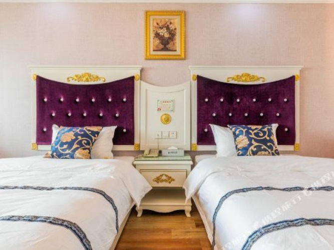 Deluxe room with courtyard view