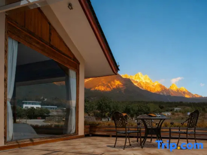Family Suite with mountain view