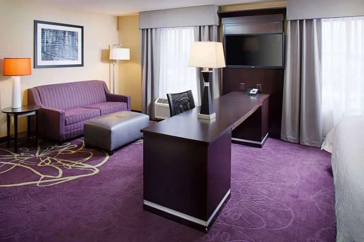 Hampton Inn & Suites Lansing West