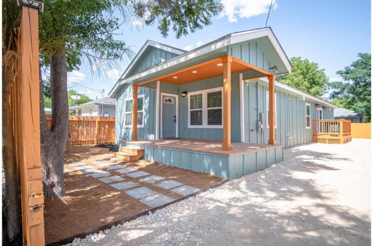 4 Bedrooms Cottage
