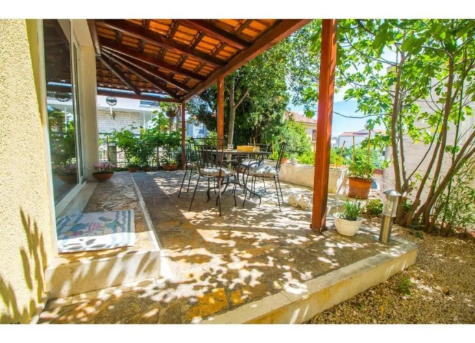 Apartments Mana - 250 m from sea