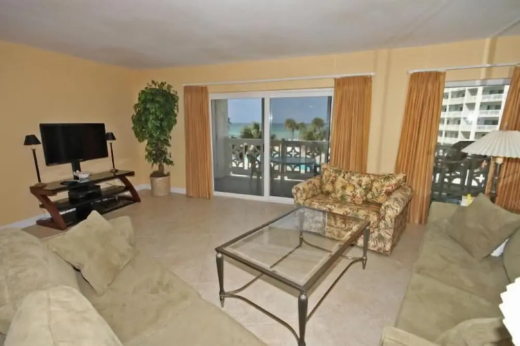335 El Matador 1 Bedroom Condo by RedAwning