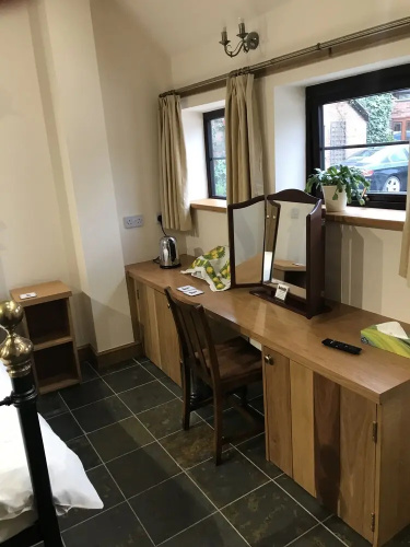 Nuneaton - Cottage - Sleeps 2 - Parking - Garden