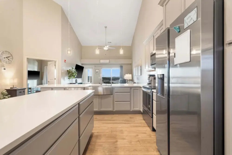 The Lakeview Penthouse 10ppl
