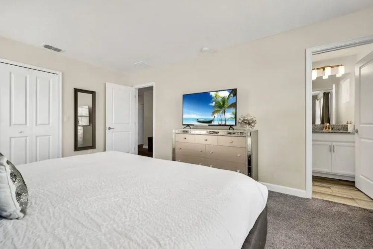 Gorgeous, Modern Home W/private Pool!