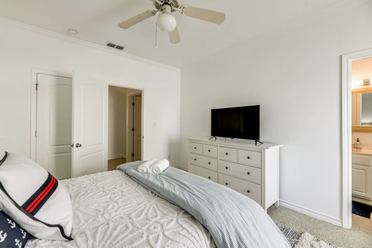 3 Bedrooms Apartment