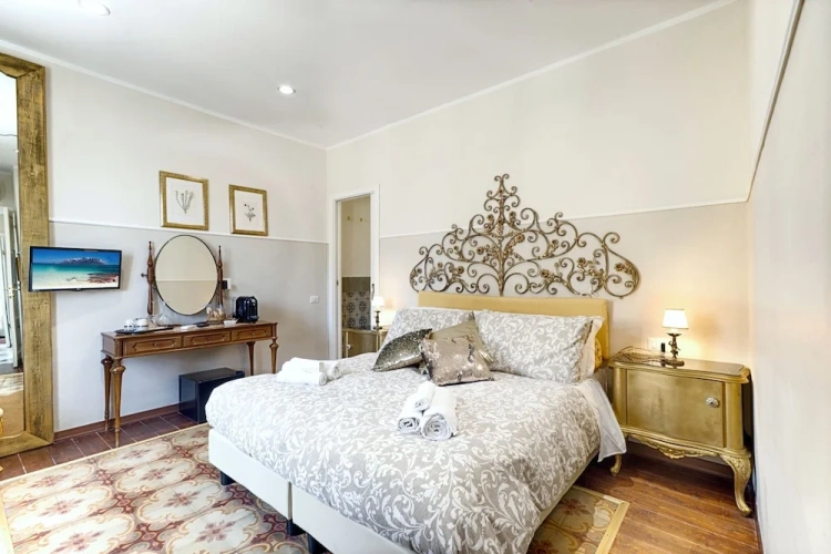 Standard Double room with city view