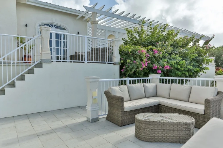 4 Bedrooms Villa