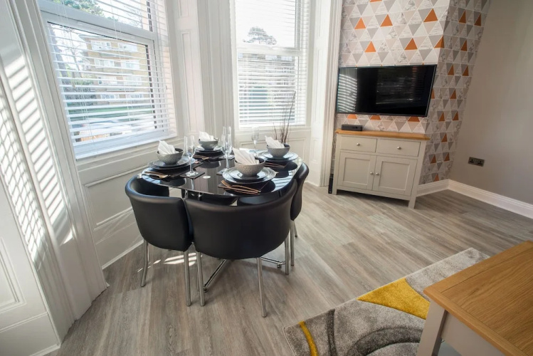 Chine Gardens Apartment