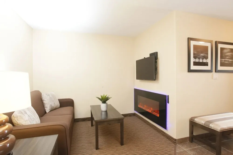 Olds Pomeroy Inn And Suites