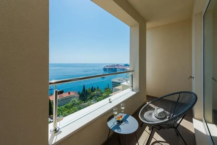 1 Bedroom Apartment with balcony