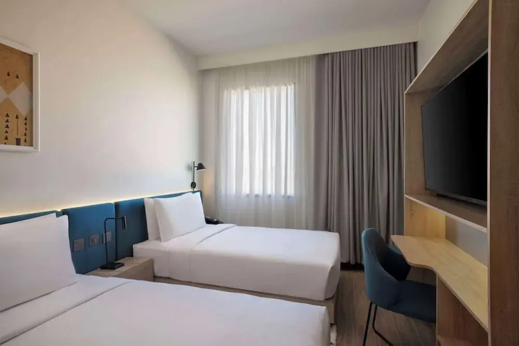 Hampton By Hilton Neom Community 2