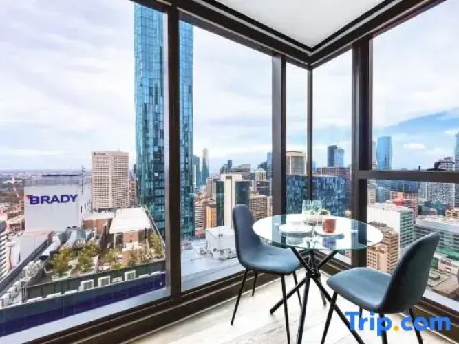 LV42 High-rise condo CBD panoramic city view
