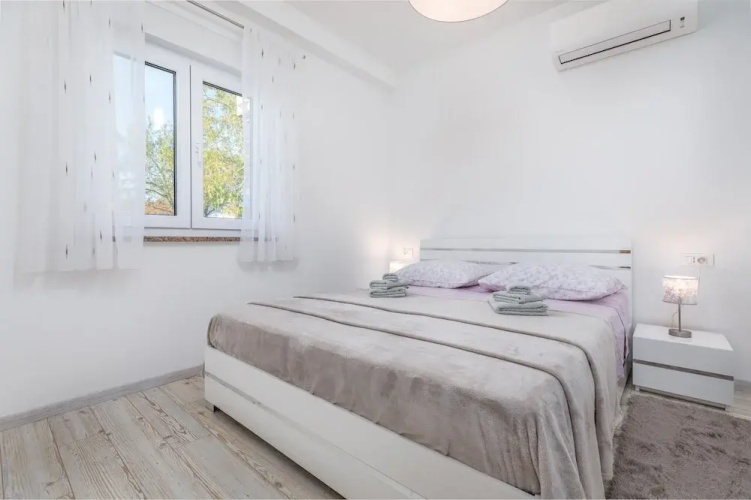 Apartment 1882