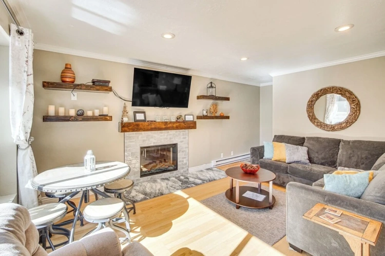 4 Bedrooms Apartment