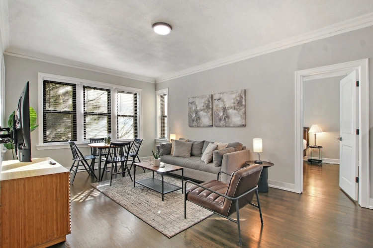 2 Bedrooms Apartment