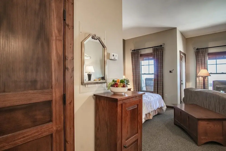 Soaring Eagle 414, Studio