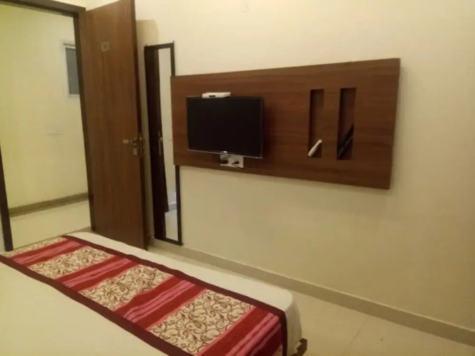 Goroomgo Pegaam palace Amritsar