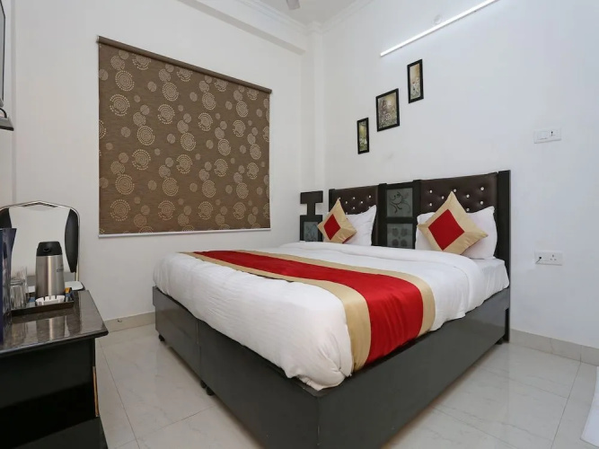 OYO 11306 SS Hotel